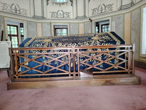 Selçuk Hatun Tomb
