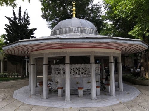 Atik Valide Mosque - Nurbanu Sultan