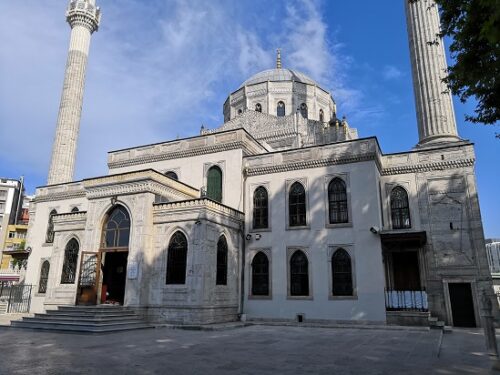 Pertevniyal Valide Sultan Camii