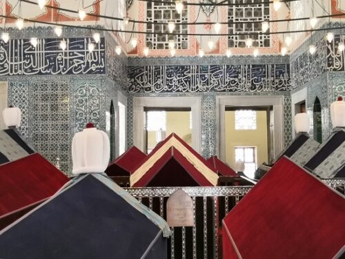 Turhan Hatice Sultan Türbe