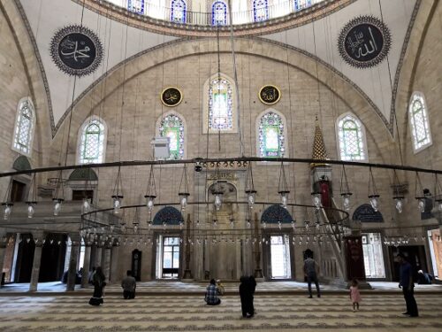 Yavuz Sultan Selim Mosque - Istanbul - My Forever Travel Praying Hall