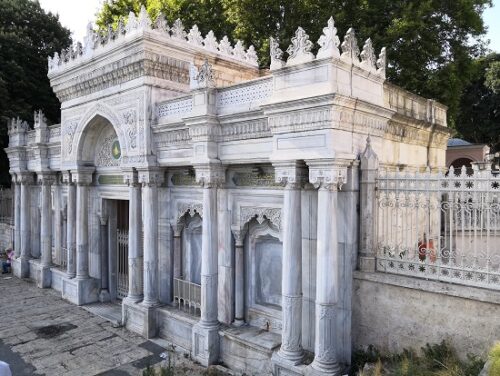 Pertevniyal Valide Sultan Mosque - Istanbul - My Forever Travel Main entrance gate